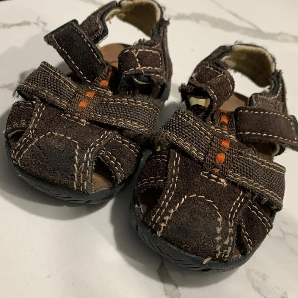 OSHKOSH Infant Baby Boys Leather Brown Sandals Velcro Shoes GENUINE KIDS Size 2